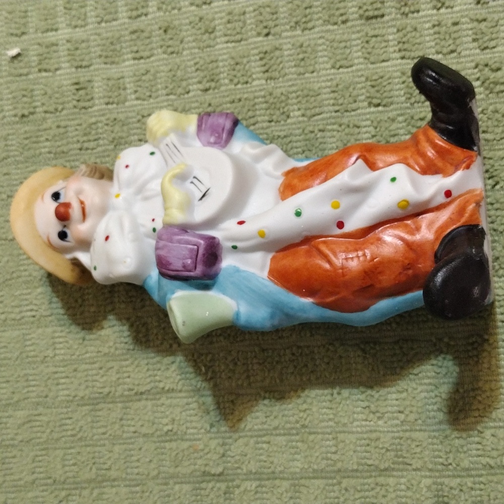 Vintage Ucgc, Circus clown with guitar porcelain figurine. - Picture 5 of 5